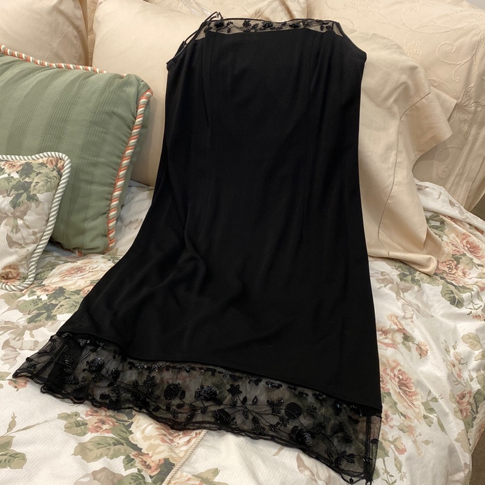 Cocktail dress with borders